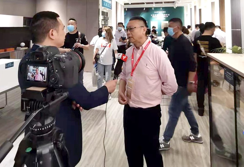 1629446353711810.jpg 媒体采访曾董 (1).jpg